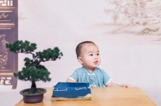 南昌宝宝摔到头第五天吐了 南昌宝宝摔到头第五天吐了